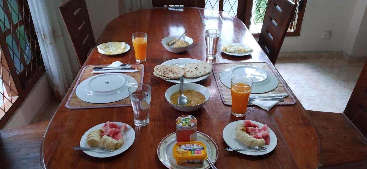 Nisha Homestay Inn เปราเดนิยา ภายนอก รูปภาพ