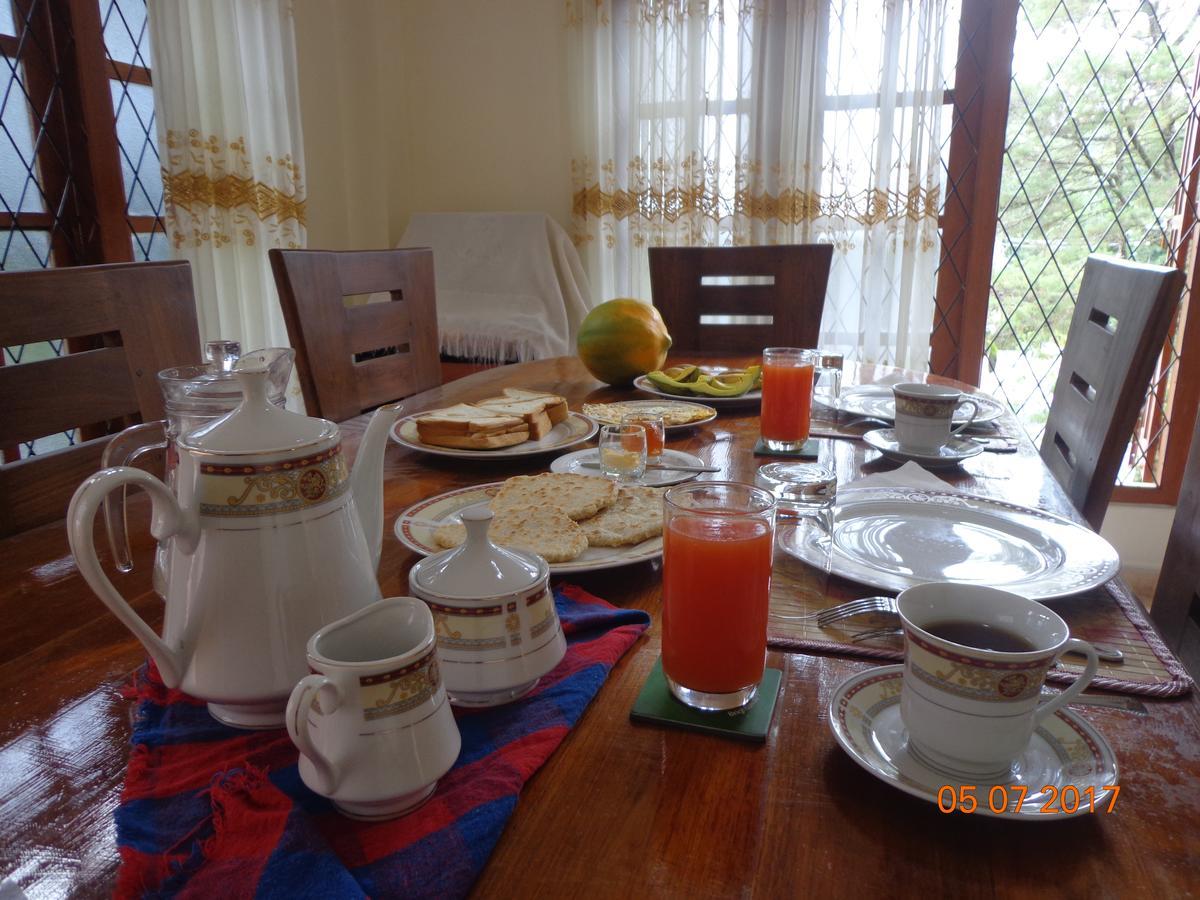 Nisha Homestay Inn เปราเดนิยา ภายนอก รูปภาพ