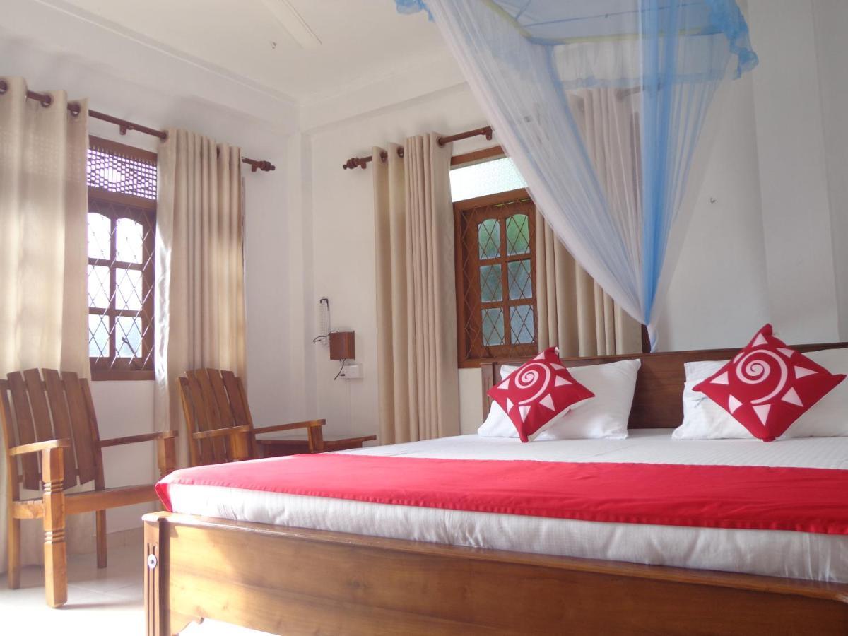 Nisha Homestay Inn เปราเดนิยา ภายนอก รูปภาพ
