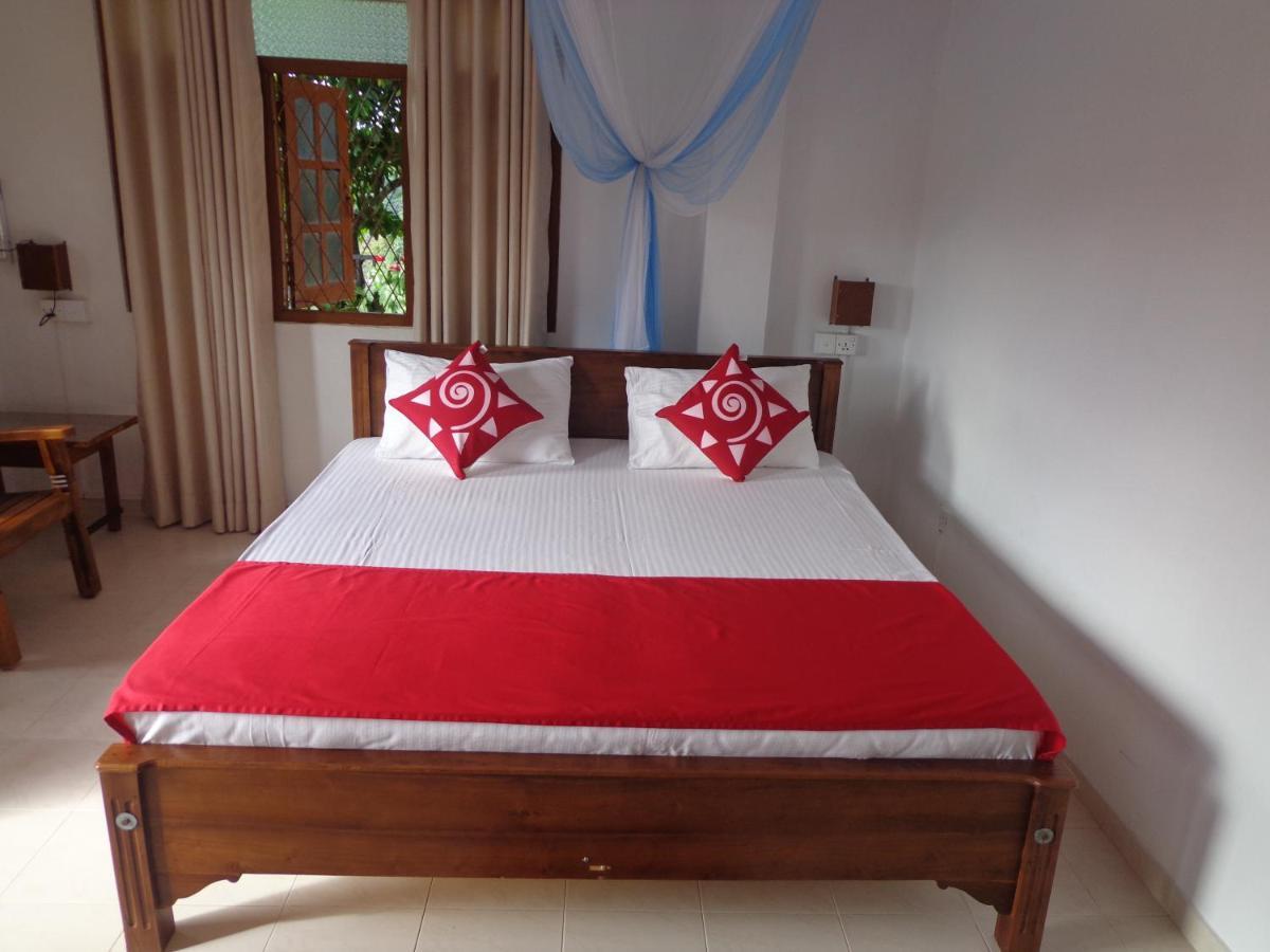 Nisha Homestay Inn เปราเดนิยา ภายนอก รูปภาพ