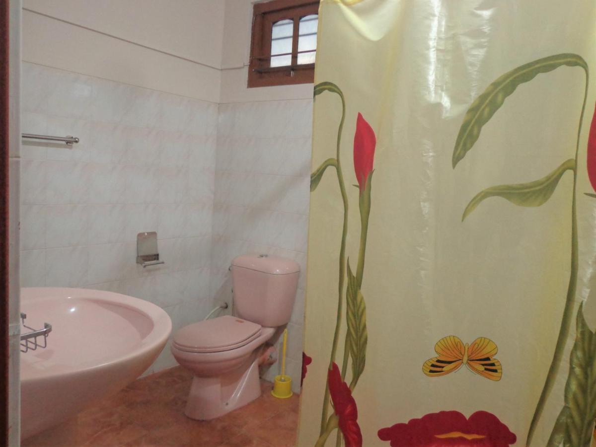 Nisha Homestay Inn เปราเดนิยา ภายนอก รูปภาพ