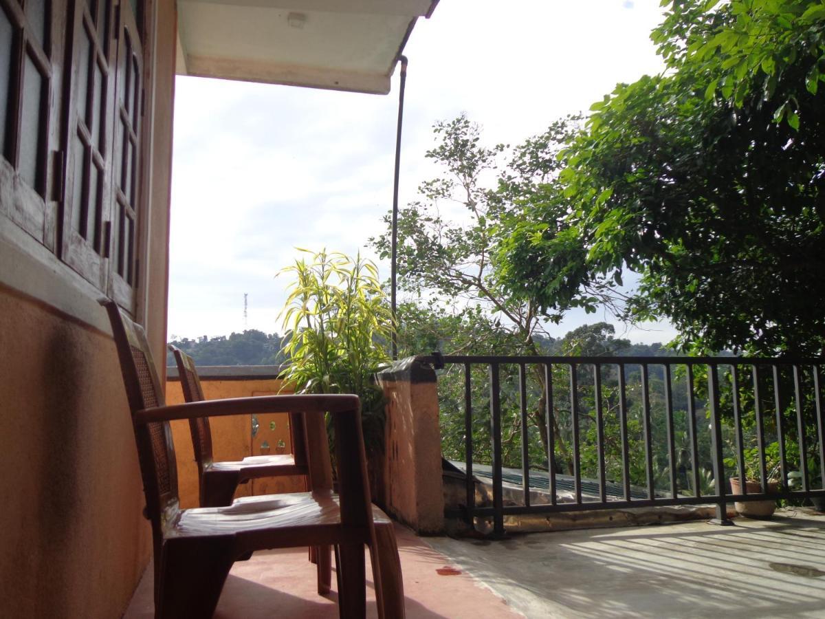 Nisha Homestay Inn เปราเดนิยา ภายนอก รูปภาพ