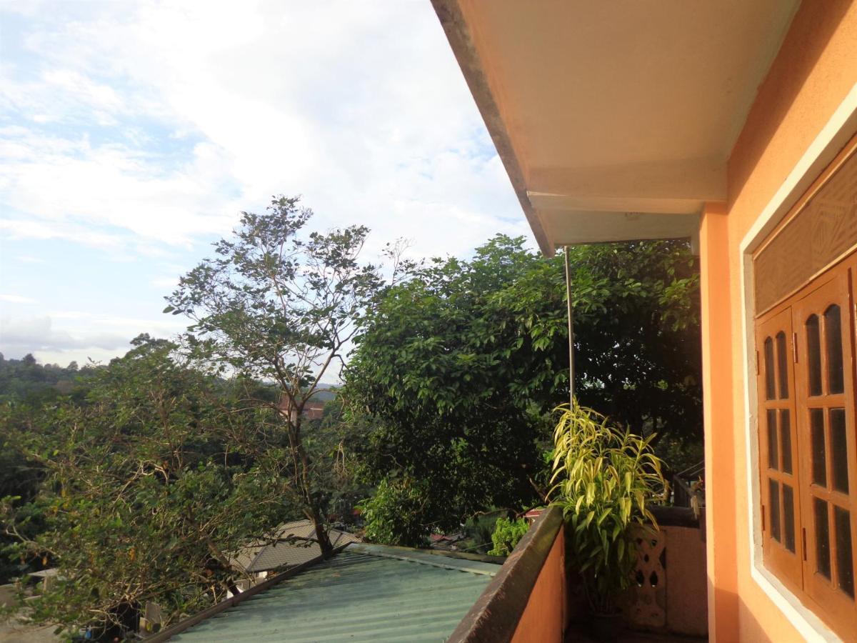 Nisha Homestay Inn เปราเดนิยา ภายนอก รูปภาพ