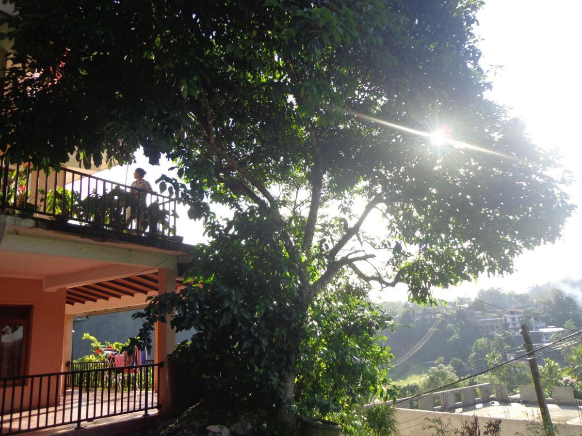 Nisha Homestay Inn เปราเดนิยา ภายนอก รูปภาพ