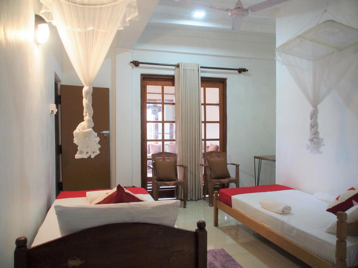 Nisha Homestay Inn เปราเดนิยา ภายนอก รูปภาพ