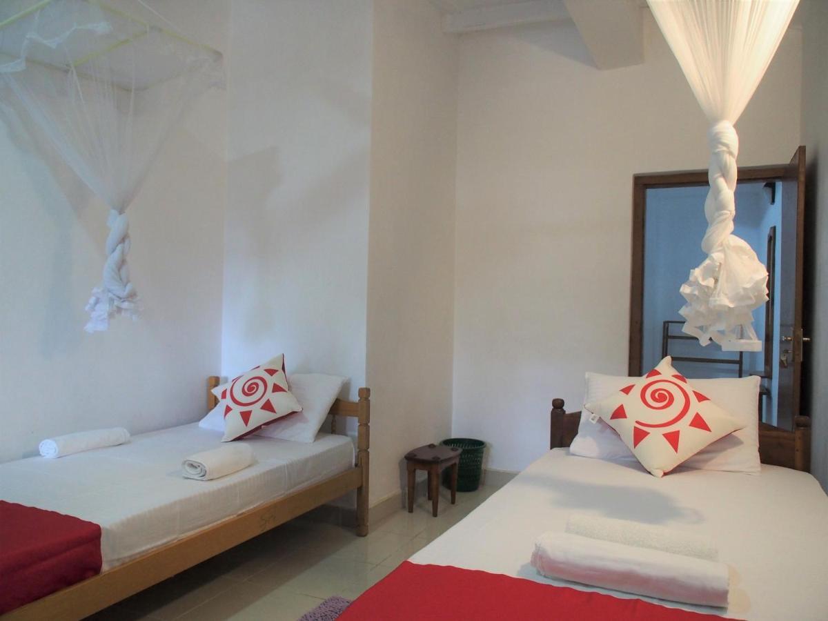Nisha Homestay Inn เปราเดนิยา ภายนอก รูปภาพ